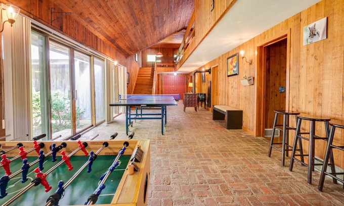 Newtown Casa | Unique Woodland Retreat w / 5 habitaciones y 50 acres privados