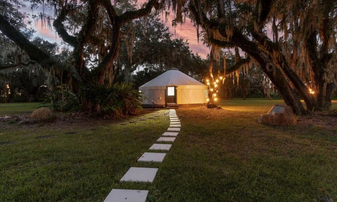 Kissimmee Apartamento | Unique YURT w/ Hammock + Games + 21 mi to Disney!
