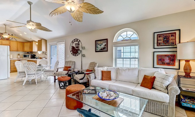 Fernandina Beach Cabaña | Uniquely decorated front duplex with rooftop deck access, within walking distance to the beach