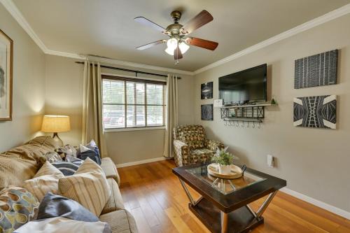 Nacogdoches Apartamento | UNIT 1 - Walk to SFA Campus, Comfy, Children & Pet-Friendly Nacogdoches Condo