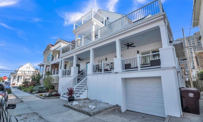 Ventnor City Casa | Unit 2 Beach block Sleeps 20 Ocean Views