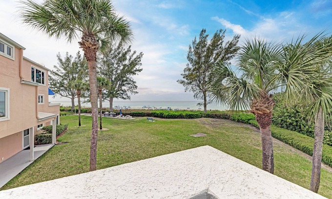 Longboat Key Condominio | Unit #202 Sand Cay Beach Resort Gulf Front