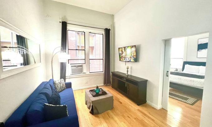 Gaslamp Quarter Hotel | This hotel is a 2 bedroom(s), 1 bathrooms, located in San Diego, CA.