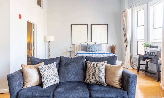 Gaslamp Quarter Hotel | This hotel is a 1 bedroom(s), 1 bathrooms, located in San Diego, CA.