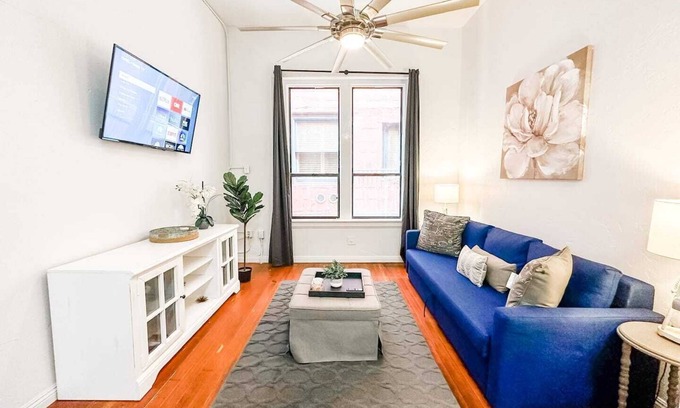 Gaslamp Quarter Hotel | This hotel is a 2 bedroom(s), 1 bathrooms, located in San Diego, CA.