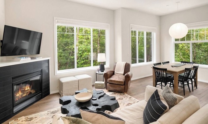Bellevue Casa | Unit 4 One Central · Newly Remodeled Executive Home - Unit 4