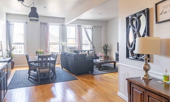 Gaslamp Quarter Hotel | This hotel is a 1 bedroom(s), 1 bathrooms, located in San Diego, CA.