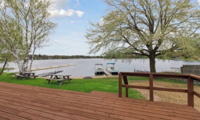 Long Lake Cabina | Unit 5 Long Lake Lodge - Lakefront - 1 bedroom - Beach+Kayaks