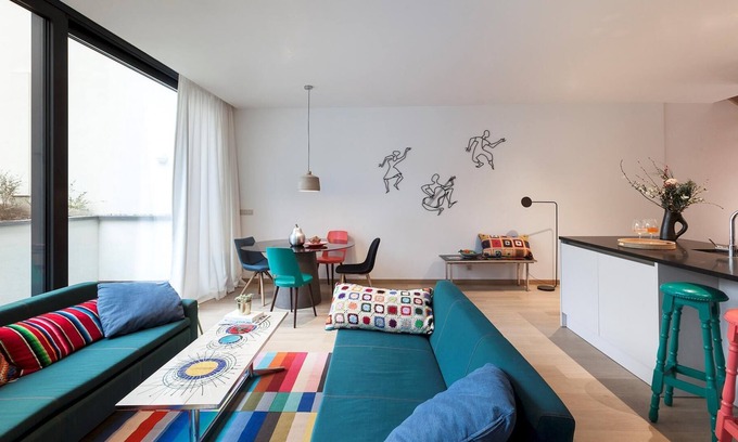 Dieweg Casa | Unit 6 - Colorful Smart Home Triplex Private Garden & Parking