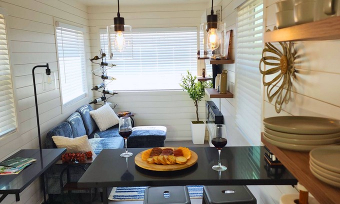 Fredericksburg Apartamento | Unit 6 La Rioja Junction Spanish Wine Escape