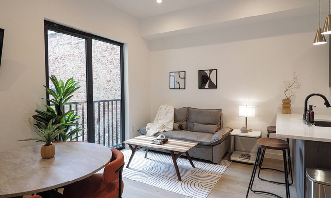 Shaw Cama Y Desayuno | Unit 6: Studio /Queen +Sofa Bed in the heart of DC
