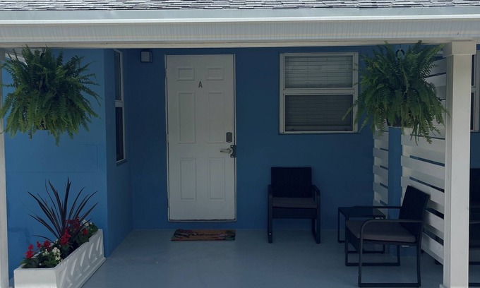 Lake Worth Apartamento | Unit A - Newly Remodeled Apartment Close to everything!