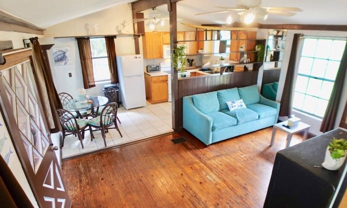 Windermere Casa | UNIT D · Oceanic Lakeside Windermere Bungalow, 1 GB Wi-Fi