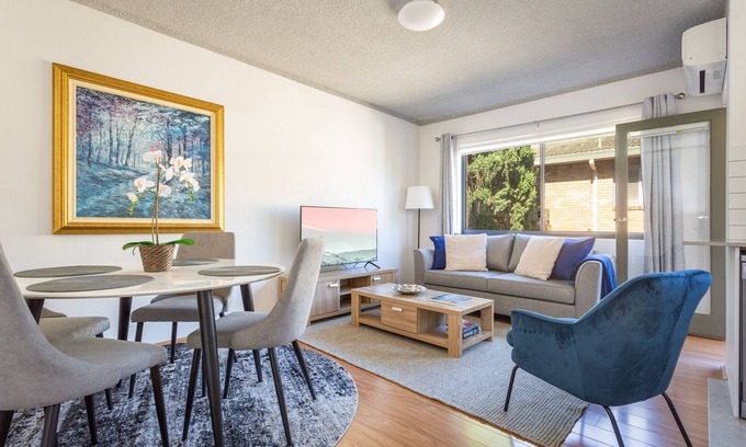 Neutral Bay Apartamento | Unit With Balcony, Backyard and Parking Near Shops