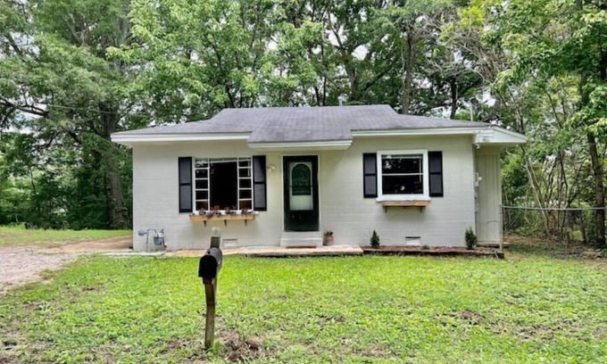 Henderson Casa | University Cottage