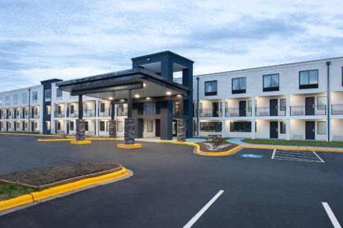 Charlotte Hotel | University Inn & Suites