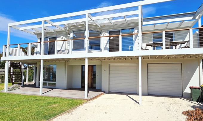 Waterhouse Casa | INNECESARIO - 20 McIntyre Street