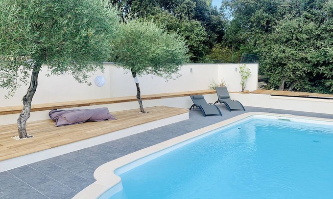 Caremeau Casa | Unoverlooked villa swimming pool summer kitchen gym