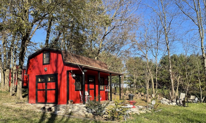Radnor Cabina | Unplug and recharge at the Taway Cabin by the Creek