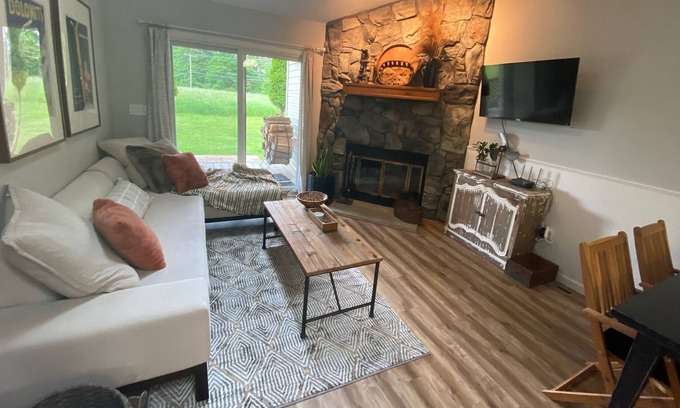 Union Dale Casa | Unplug and Relax and swim at newly remodeled 2 bedroom townhouse