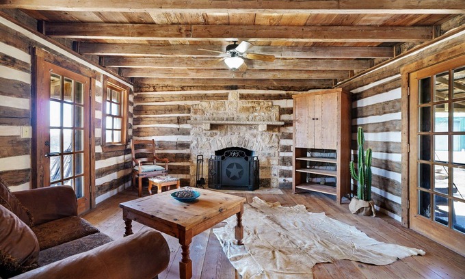 Thurber Casa | Unplug & RE-Charge, Charming Log Home on 55 acres Family Ranch w stunning views