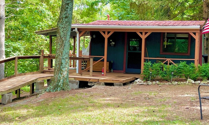 Sharpsburg Cabina | Unplug & Recharge at Whispering Pines Ringgold