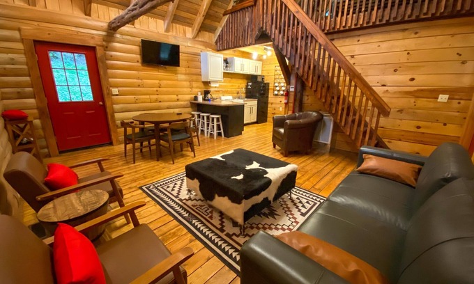 Lindside Casa | Unplugged Retreat-Yellowstone Cabin at Rock Springs