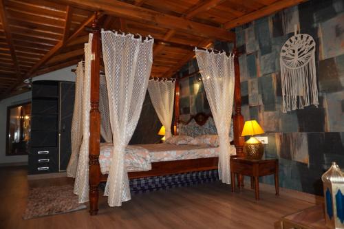 Nainital Chalet De Esquí | Unravel 2BR Attic Floor