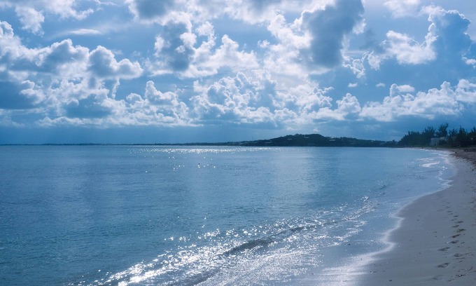 Blue Hills Apartamento | Unrivalled beach access!