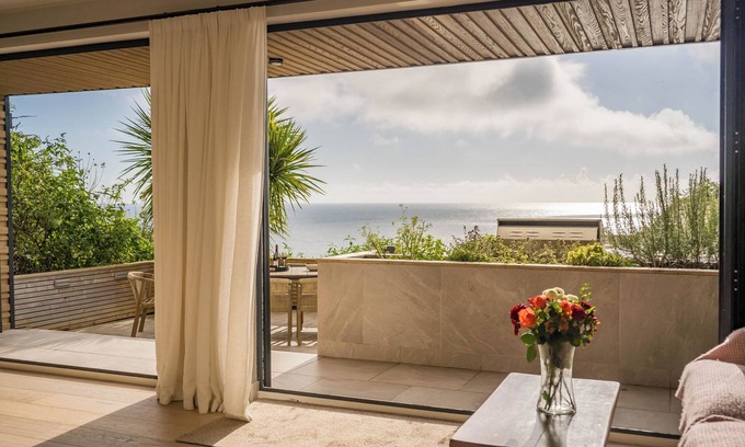 Ventnor Casa | Unrivalled Sea View - Brand New