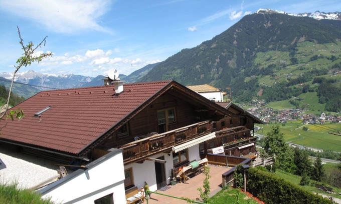 Emberg Apartamento | Unterkreuter by Interhome