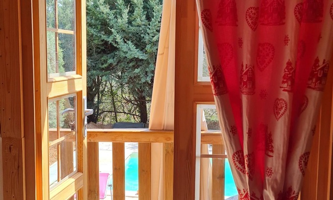 Aups Cabina | Unusual fully air-conditioned accommodation in the Verdon with free parking and swimming pool