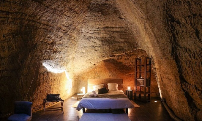 Doue-la-Fontaine Apartamento | Unusual Getaway in a Troglodyte Home