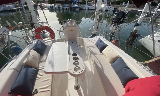 Carnon-Plage Alquiler De Eote | Unusual stay on a comfortable and quiet sailboat
