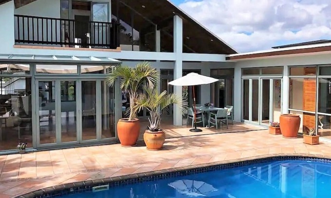 Rothesay Bay Casa | Unwind @ 5-Star Ensuite with Sea View and Pool
