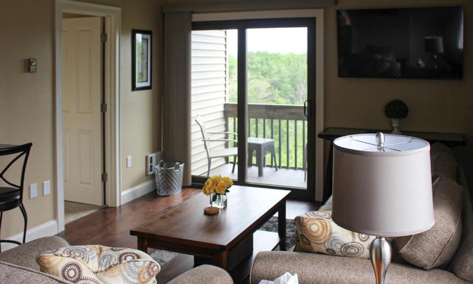 Weirs Beach Apartamento | Unwind at The Village