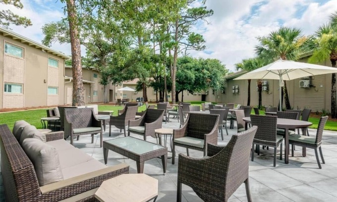 Jekyll Island Casa | Unwind in a Spacious Suite Near the Ocean's Edge | Free Parking & Breakfast!