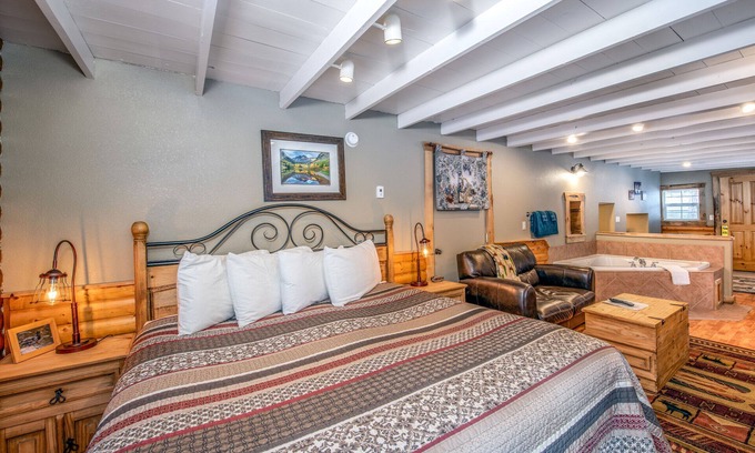 Estes Park Cabaña | Unwind in our charming cottage, perfect for a romantic getaway or solo retreat.