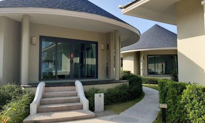 Khanom Complejo | Unwind in Peaceful Khanom: Comfortable Stays, Tasty Thai Cuisine