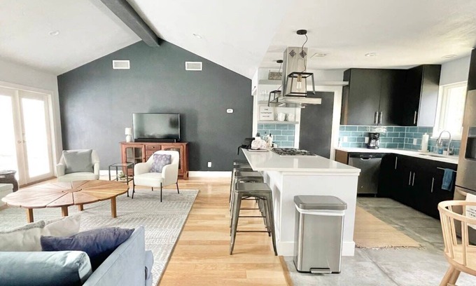 North Austin Civic Association Casa | Unwind in Style: North Austin Cozy Family Retreat