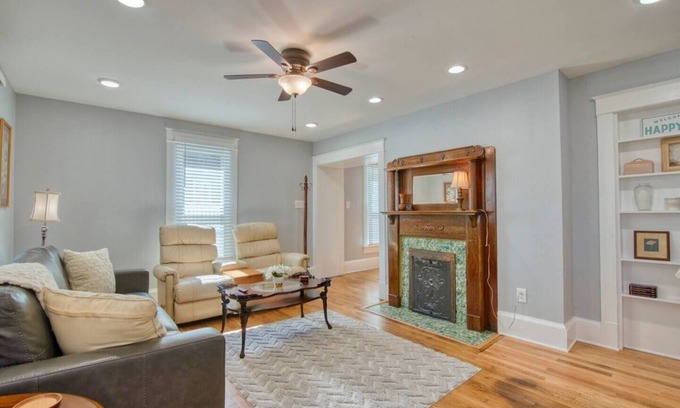 Bristol Casa | Unwind in the recently remodeled cute little house at the iconic State Street.