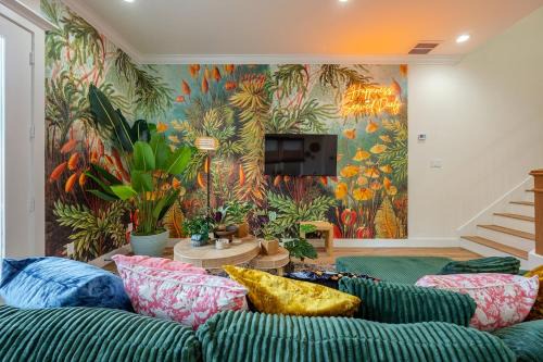 OST - South Union Casa | Unwind in Tropical Jungle with King Beds, Yoga, Games