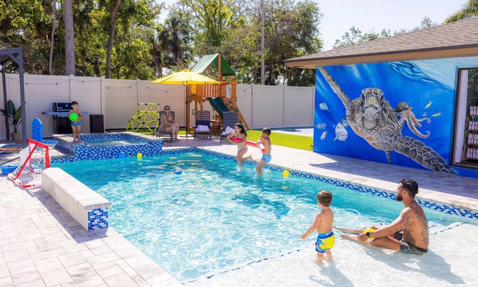 West Bradenton Casa | Unwind w/ Pickleball, Hot Tub & More, 9 Min AMI