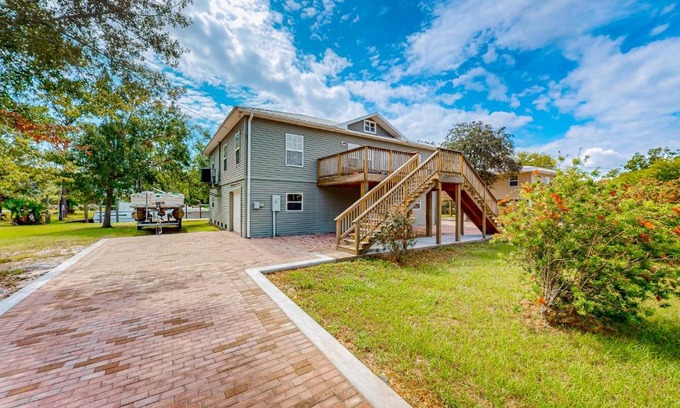 Shoreline Park Casa | Up a Lazy River