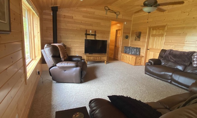 Minong Chalet De Esquí | Up north Lake Cabin with 2 King beds on 9 acres