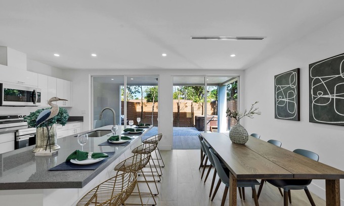 Allapattah Villa | Up to 12 guest Modern Villa near Wynwood!