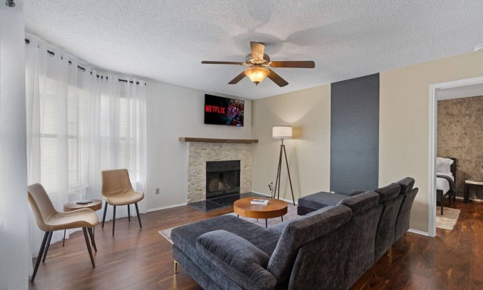 McNeil Casa | Up to 16 People - Lux Retreat