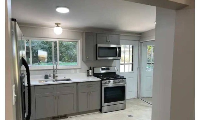 Livonia Casa | Updated 2 Bed Ranch style Home in Livonia