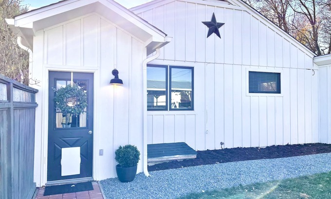 Lafayette Cabaña | Updated, 2 Bedroom Cottage, close to Boulder