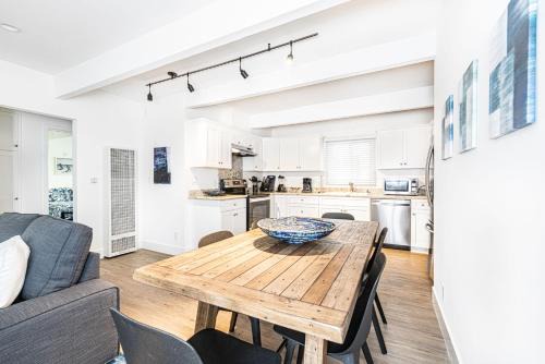 Balboa Peninsula Casa | Updated 2Br Cottage One House From Beach - Super Central By Beachview Rentals
